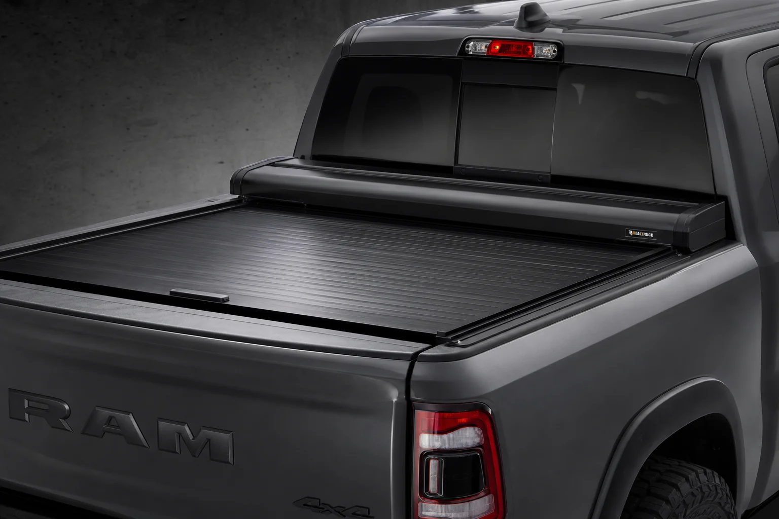 Retractable slat cover for Isuzu D-Max